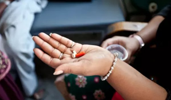 टीबी मरीजों को रोजाना दवा देने का नया प्रोटोकॉल 9 माह में लागू करें : सुप्रीम कोर्ट टीबी मरीजों को रोजाना दवा देने का नया प्रोटोकॉल 9 माह में लागू करें : सुप्रीम कोर्ट