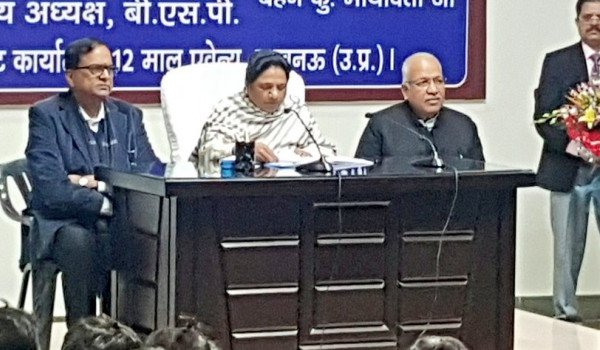अम्बिका चौधरी बसपा में शामिल, फेफना से माया ने दिया टिकट अम्बिका चौधरी बसपा में शामिल, फेफना से माया ने दिया टिकट
