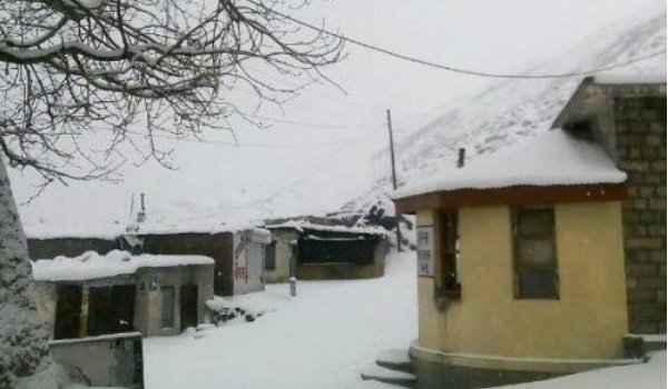 बड़गाम में बर्फीला तूफान, चार लोग हुए जिन्दा दफ़न बड़गाम में बर्फीला तूफान, चार लोग हुए जिन्दा दफ़न