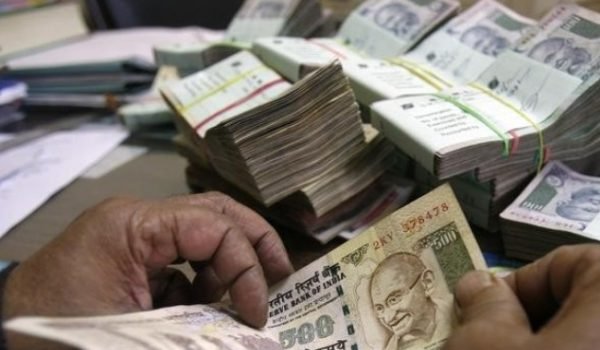 मजदूर के बैंक खाते से निकाले 70 हजार रूपए मजदूर के बैंक खाते से निकाले 70 हजार रूपए