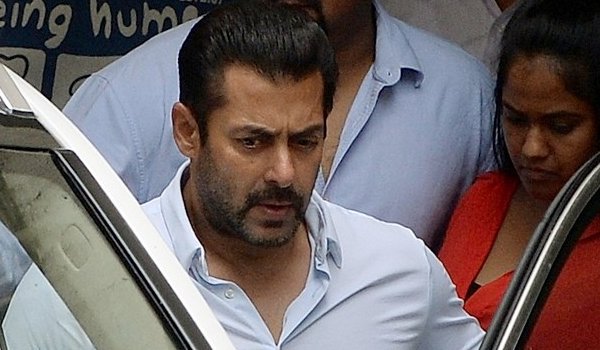 black buck poaching case : courts asks salman khan and four others to appear before january 25