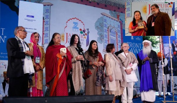 जयपुर साहित्य सम्मेलन में लिविंग विथ टाइगर्स का विमोचन जयपुर साहित्य सम्मेलन में लिविंग विथ टाइगर्स का विमोचन