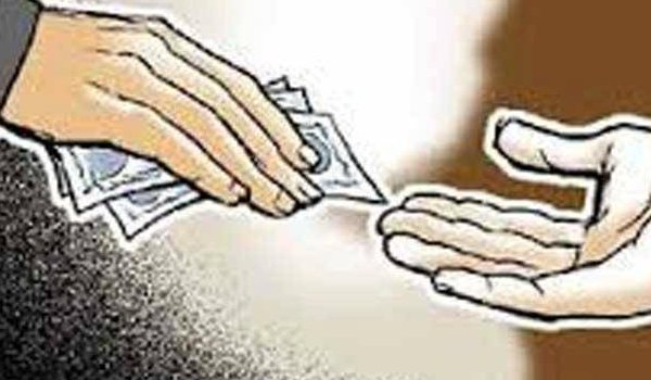 सीहोर : महिला सब इंजीनियर रिश्वत लेते रंगे हाथों अरेस्ट सीहोर : महिला सब इंजीनियर रिश्वत लेते रंगे हाथों अरेस्ट