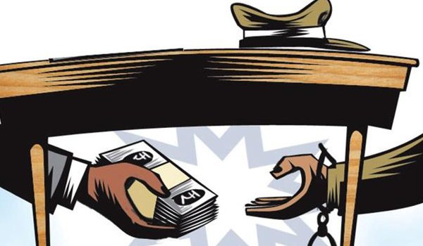 नांदेड़ में मां का मंगलसूत्र बिकवाकर पुलिस ने ली रिश्वत नांदेड़ में मां का मंगलसूत्र बिकवाकर पुलिस ने ली रिश्वत