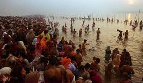 इलाहाबाद : दो करोड़ श्रद्धालुओं ने संगम में लगाई आस्था की डुबकी इलाहाबाद : दो करोड़ श्रद्धालुओं ने संगम में लगाई आस्था की डुबकी