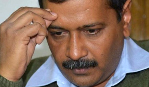 चुनाव आयोग ने लगाई अरविंद केजरीवाल को फटकार चुनाव आयोग ने लगाई अरविंद केजरीवाल को फटकार