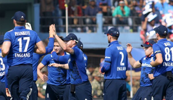 केदार जाधव का भागीरथ प्रयास बेकार, इंग्लैंड ने आखिरी वनडे 5 रन से जीता