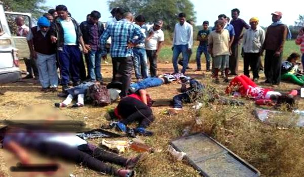 धमतरी : बोलेरो-ट्रक भिडंत में एक ही परिवार के 5 सदस्यों की मौत