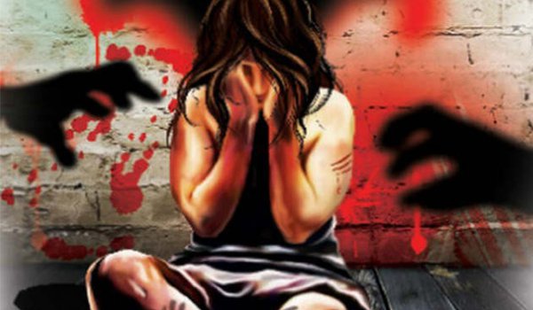 आधार कार्ड बनवाकर लौट रही फौजी की बहन से गैंगरेप, एक अरेस्ट आधार कार्ड बनवाकर लौट रही फौजी की बहन से गैंगरेप, एक अरेस्ट