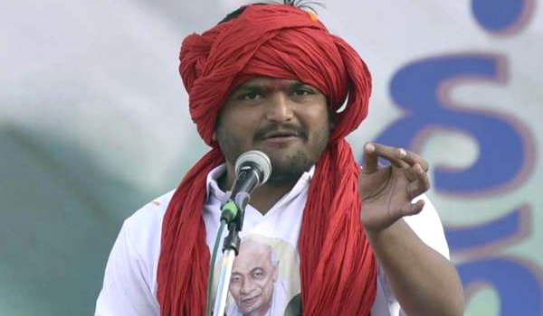 सरकार पर बरसे हार्दिक पटेल, समुदाय को फिर एकजुट होने को कहा सरकार पर बरसे हार्दिक पटेल, समुदाय को फिर एकजुट होने को कहा