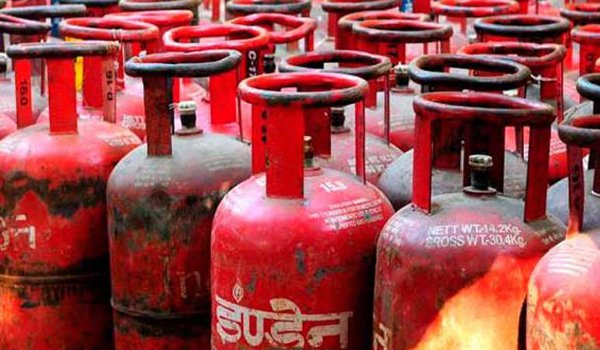 ऑनलाइन पेमेंट : एलपीजी सिलेंडर पर मिलेगी 5 रुपए की छूट ऑनलाइन पेमेंट : एलपीजी सिलेंडर पर मिलेगी 5 रुपए की छूट