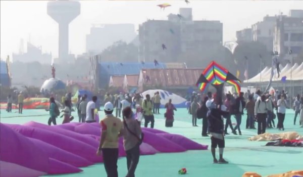 गुजरात : अहमदाबाद में अंंतरराष्ट्रीय पतंग उत्सव का आगाज