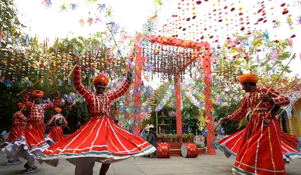 10वें जयपुर साहित्य सम्मेलन का भव्य आगाज 10वें जयपुर साहित्य सम्मेलन का भव्य आगाज