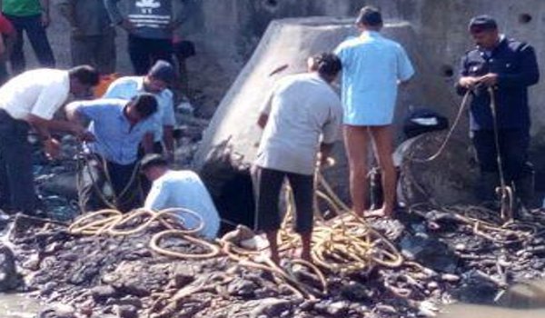 पुणे के गटर में बहे 14 साल के बच्चे का शव मिला पुणे के गटर में बहे 14 साल के बच्चे का शव मिला
