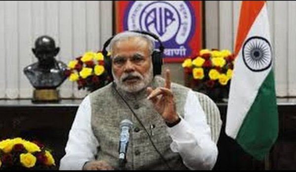 मोदी ने छात्रों को दिया ‘स्माइल मोर, स्कोर मोर’ का मंत्र मोदी ने छात्रों को दिया ‘स्माइल मोर, स्कोर मोर’ का मंत्र