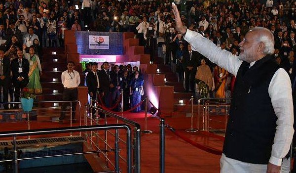 गरीबी दूर करने में हो विज्ञान व तकनीक का प्रयोग : पीएम मोदी गरीबी दूर करने में हो विज्ञान व तकनीक का प्रयोग : पीएम मोदी