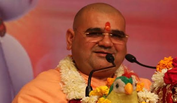 संन्यास आश्रम पर गंगा जल का निशुल्क वितरण संन्यास आश्रम पर गंगा जल का निशुल्क वितरण