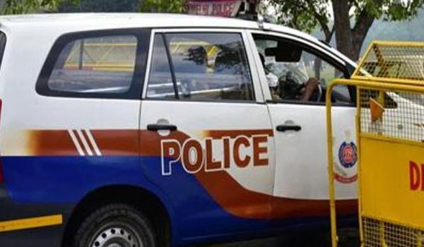 दिल्ली में गैंगवार, फायरिंग में चार घायल
