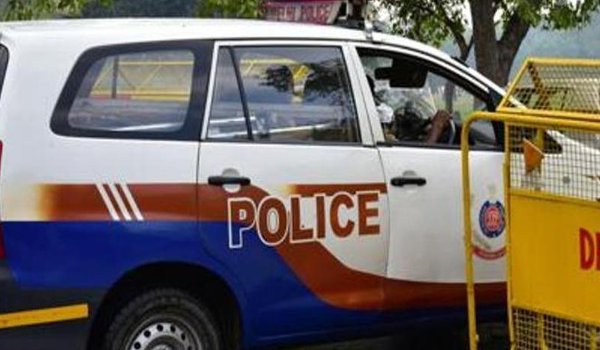 दिल्ली में गैंगवार, फायरिंग में चार घायल दिल्ली में गैंगवार, फायरिंग में चार घायल