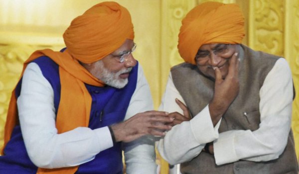 पीएम मोदी से नीतीश की बढ़ी नजदीकियां, लालू व तेजस्वी पड़े अलग-थलग पीएम मोदी से नीतीश की बढ़ी नजदीकियां, लालू व तेजस्वी पड़े अलग-थलग