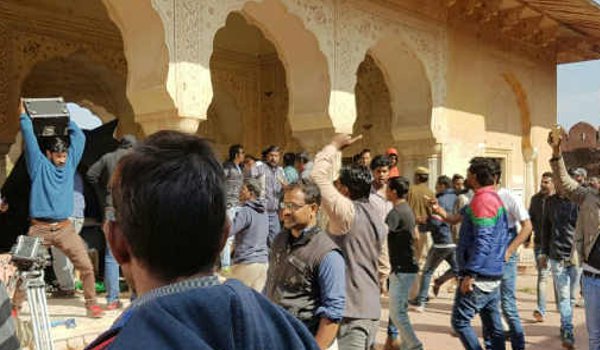 जयपुर में फिल्म पद्मावती की शूटिंग का हुआ विरोध