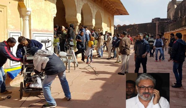 भंसाली को पडा थप्पड, जयपुर में रद्द की पद्मावती की शूटिंग भंसाली को पडा थप्पड, जयपुर में रद्द की पद्मावती की शूटिंग