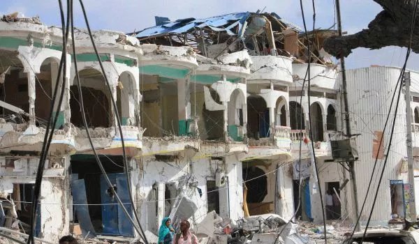 साेमालिया : आतंकवादी हमले में 28 मरे, 43 घायल