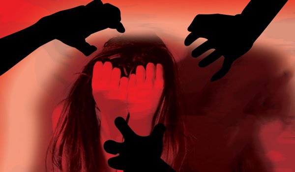 बेतिया : नाबालिग से दुष्कर्म मामले में तीन को जेल बेतिया : नाबालिग से दुष्कर्म मामले में तीन को जेल