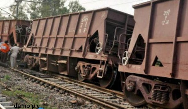 चंद्रपुर में मालगाड़ी के 16 डिब्बे पटरी से उतरे, यातायात प्रभावित चंद्रपुर में मालगाड़ी के 16 डिब्बे पटरी से उतरे, यातायात प्रभावित