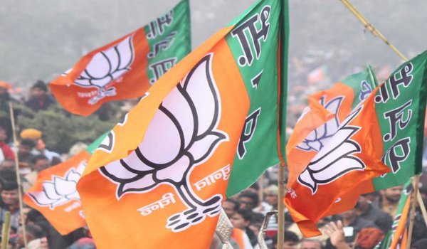 उत्तराखंड : कांग्रेस को करारा झटका, 23 नेताओं ने थामा कमल उत्तराखंड : कांग्रेस को करारा झटका, 23 नेताओं ने थामा कमल