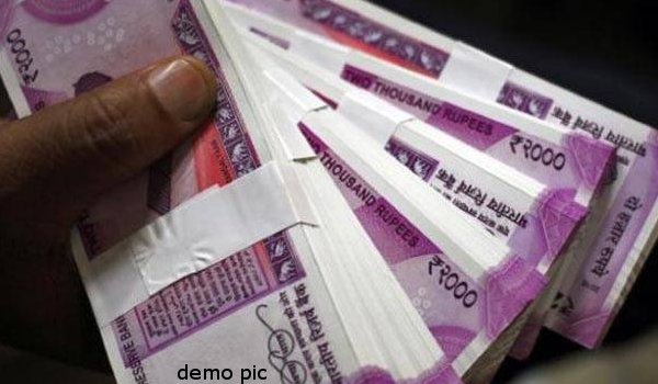 उदयपुर : 80 हजार के नए नोट के साथ तीन विदेशी युवक अरेस्ट उदयपुर : 80 हजार के नए नोट के साथ तीन विदेशी युवक अरेस्ट
