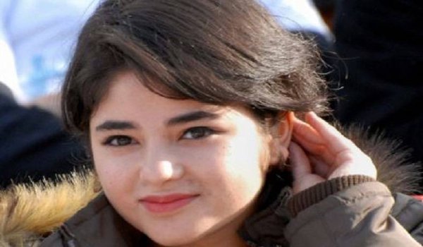 फरहान की फिल्म में काम करेंगी ‘दंगल गर्ल’ जायरा वसीम फरहान की फिल्म में काम करेंगी ‘दंगल गर्ल’ जायरा वसीम