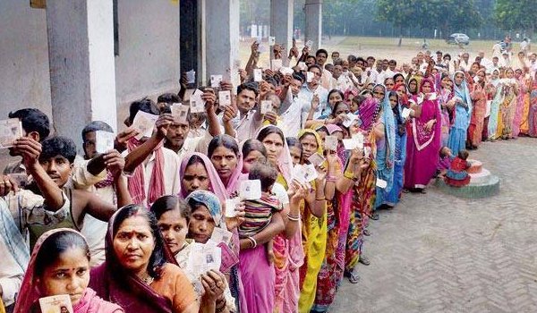 पांचवा चरण : मतदाताओं ने दिखाई उदासीनता, सिर्फ 57.36 प्रतिशत वोटिंग पांचवा चरण : मतदाताओं ने दिखाई उदासीनता, सिर्फ 57.36 प्रतिशत वोटिंग