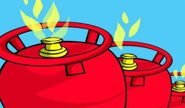 fireman injured as LPG gas cylinder explodes in fire in jodhpur