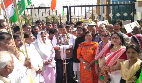 Ajmer Congress stages protest over privatization of power