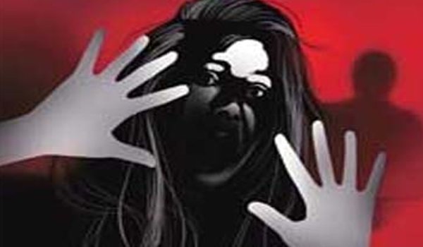 कोलकाता : ऑटो में छात्रा से छेड़छाड़, चालक अरेस्ट कोलकाता : ऑटो में छात्रा से छेड़छाड़, चालक अरेस्ट