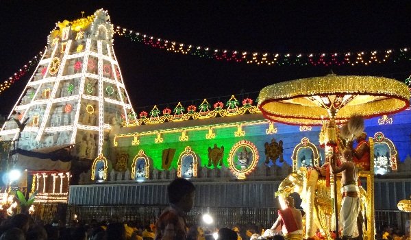 तिरूपति : शादी करने वाले दंपती को अब दिव्य आशीर्वाद भेजेगा बालाजी मंदिर