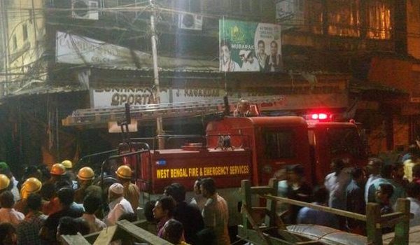 कोलकाता के बड़ा बाजार में भयावह अग्निकांड, खाक हुई बहुमंजिली इमारत