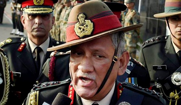 कश्मीर सरकार ने भी सेना प्रमुख के सुर में सुर मिलाया, मुठभेड़ स्थल से दूर रहने की दी सलाह