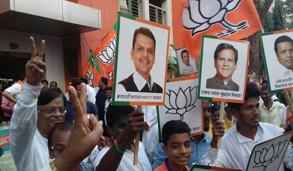 BMC polls results 2017 : शिवसेना सबसे बड़ी पार्टी, मजबूत हुई भाजपा BMC polls results 2017 : शिवसेना सबसे बड़ी पार्टी, मजबूत हुई भाजपा