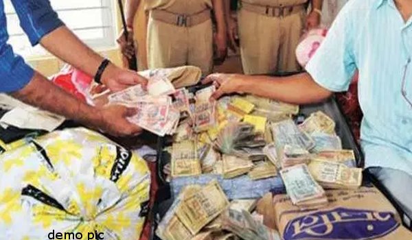 30 लाख की चोरी की गुत्थी सुलझी, पार्षद के देवर समेत 3 अरेस्ट 30 लाख की चोरी की गुत्थी सुलझी, पार्षद के देवर समेत 3 अरेस्ट