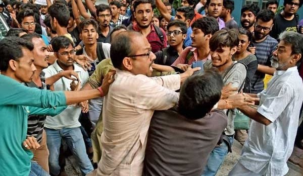 सपा-बसपा गोलीकांड में घायल निर्दलीय उम्मीदवार राकेश सिंह की मौत सपा-बसपा गोलीकांड में घायल निर्दलीय उम्मीदवार राकेश सिंह की मौत