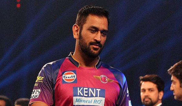 सोशल मीडिया पर धोनी के समर्थन में आए प्रशंसक सोशल मीडिया पर धोनी के समर्थन में आए प्रशंसक