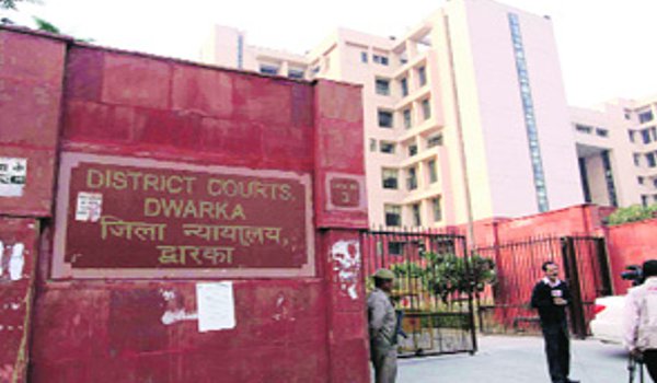 दिल्ली के द्वारका कोर्ट में पकड़ा गया फर्जी वकील