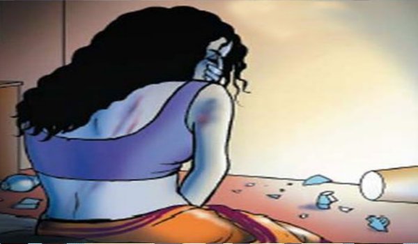 झांसा देकर युवक ने किया विवाहिता का यौन शोषण झांसा देकर युवक ने किया विवाहिता का यौन शोषण