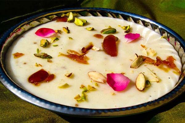 मीठा खाना पसंद हैं तो फिरनी का लें स्वाद मीठा खाना पसंद हैं तो फिरनी का लें स्वाद