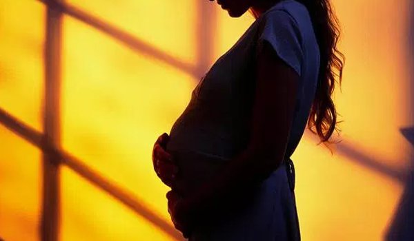 बिन ब्याही मां बनी युवती कहा जिन्न के संपर्क से हुई प्रेगनेंट बिन ब्याही मां बनी युवती कहा जिन्न के संपर्क से हुई प्रेगनेंट