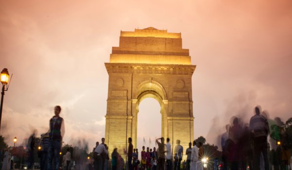 इंडिया गेट के पास आर्मी के जवान ने खुद को मारी गोली इंडिया गेट के पास आर्मी के जवान ने खुद को मारी गोली