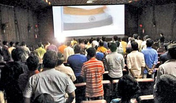 व्यवसायिक शो में राष्ट्रगान बजाना हुआ प्रतिबंधित व्यवसायिक शो में राष्ट्रगान बजाना हुआ प्रतिबंधित