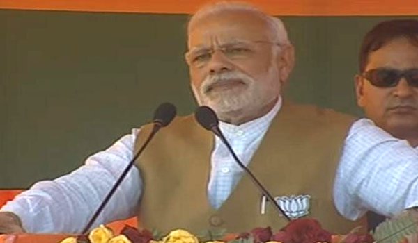मोदी के ‘कब्रिस्तान-श्मशान’ बयान पर कांग्रेस ने EC में की शिकायत मोदी के ‘कब्रिस्तान-श्मशान’ बयान पर कांग्रेस ने EC में की शिकायत